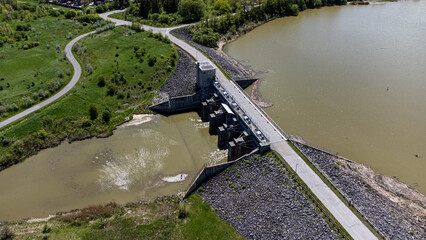 Naklejka premium Aerial view of Claireville Dam and Reservoir.