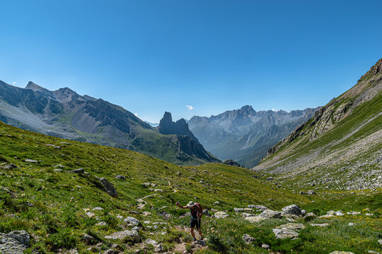 I laghi di Roure, splendidi specchi d&rsquo;acqua nei quali si specchia la maestosa Aiguille de Chambeyron