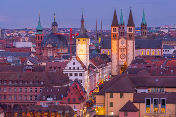 Obraz premium Panoramic view of the cathedral, clock tower and historic city center in Wurzburg, Bavaria, Germany.
