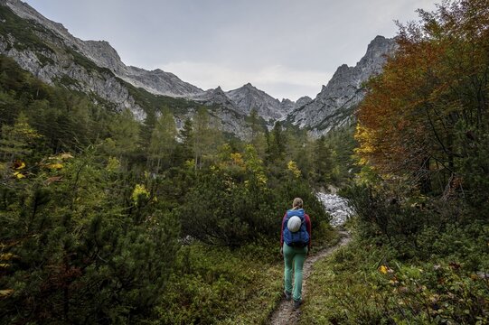 Hiker on a hiking trail, r&uuml;ne mountain landscape, Nuaracher H&ouml;henweg, Loferer Steinberge, Tyrol, Austria