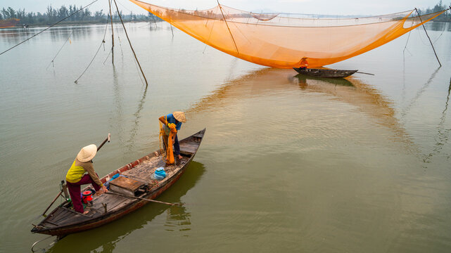 Early morning of a fisherman fishing in Cua Dai, Hoi AN. Photo taken in July 2020 in Hoi An.