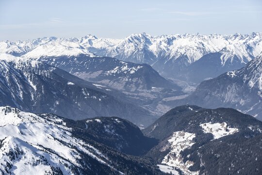 Peaks and mountains in winter, Sellraintal, Stubai Alps, K&uuml;htai, Tyrol, Austria