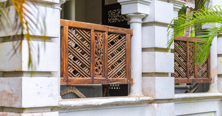 Obraz premium Traditional colonial villa window with carved wooden lattice panels