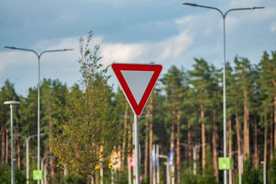 Yield traffic sign on roadside