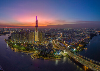 Obraz premium Sunrise on Saigon riverside, Ho Chi Minh city Vietnam. Photo taken on 2023 