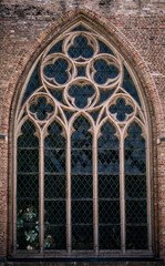 Obraz premium Intricate Gothic Tracery Window of a Historic Brick Building