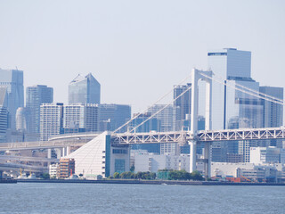 お台場・レインボーブリッジと東京湾岸の高層ビル群 © 瑠菓 寺師