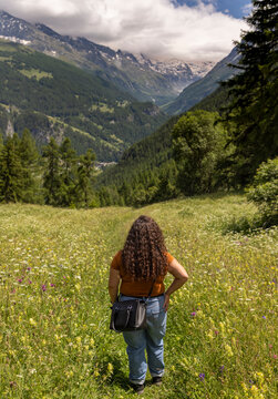 Woman finds freedom in a Swiss valley