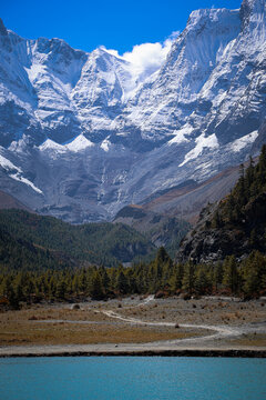 Beautiful turquoise water of Blue Lake near Manang with snow-capped Himalayan mountains, Annapurna Circuit, Nepal