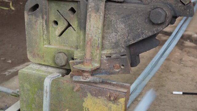 Manual metal shearing machine cutting steel bar