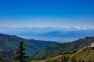 Obraz premium View overlooking Nagano City and the Northern Alps from Shiga Kogen.