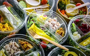 Plastic boxes with pre-packaged vegetable salads © monticellllo