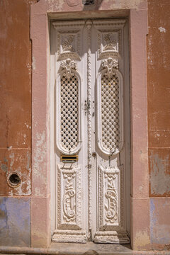 Old doorway in Olh&atilde;o, Algarve, Portugal