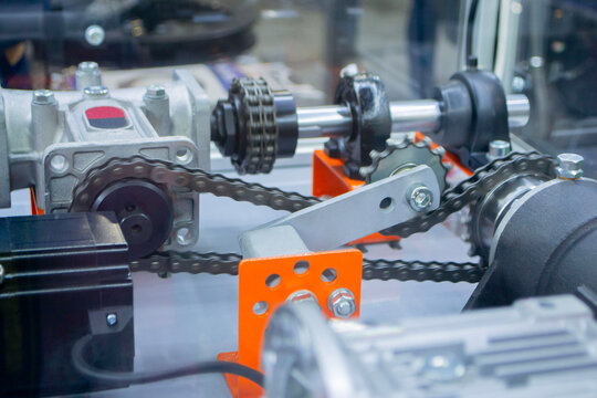 Industrial torque transmission mechanism, roller chains and sprockets for drive. Mechanical power transmission system. Drive sprockets and shafts. Drive roller chains for torque transmission. Industry