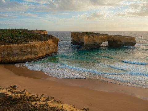London Bridge natural arch in Victoria, Australia 