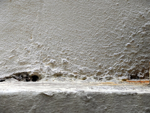 the texture of the wall is gray with a crack.