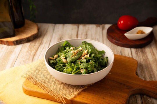 Green leaf salad with baby spinach. Fresh and healthy green leaves ready to eat, an easy and nutritious recipe.