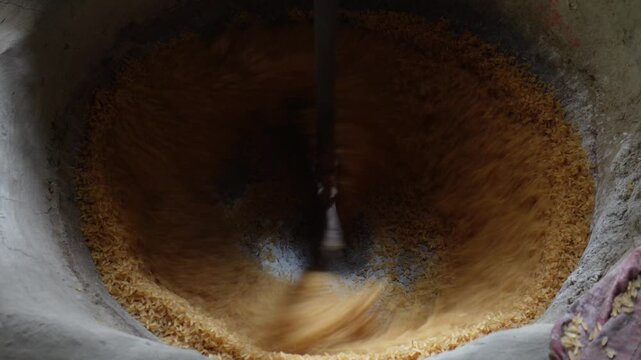 Puffed rice machine producing fresh muri