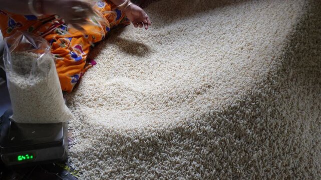Puffed rice packing on digital scale for fresh retail sale