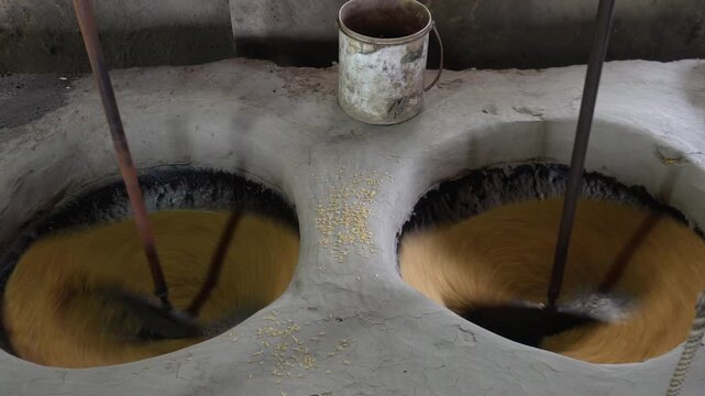 Puffed rice making process in traditional food workshop