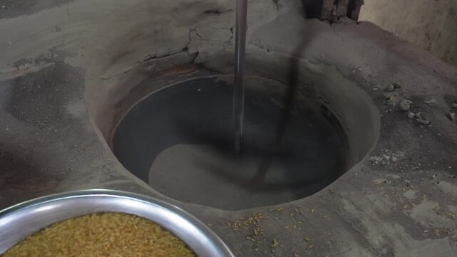 Puffed rice sand roasting traditional food making process