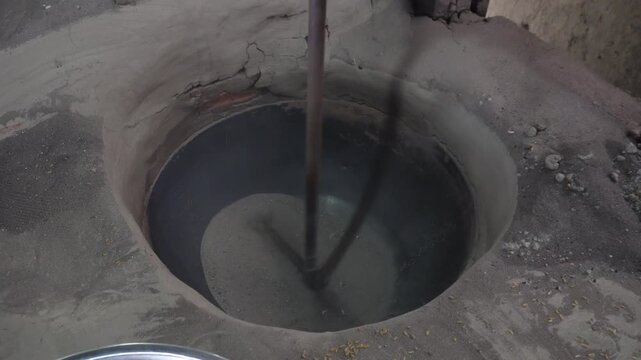 Roasting rice grains in hot sand traditional process