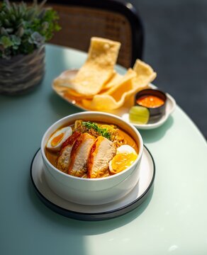 Chicken soto with crackers 