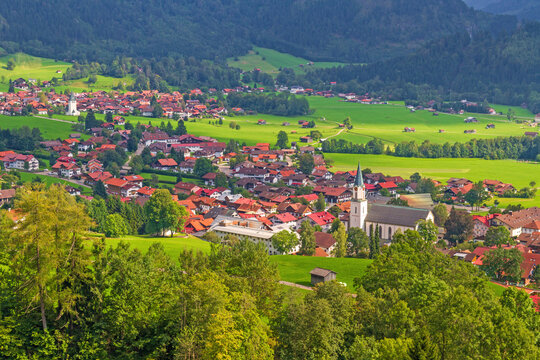 Allg&auml;u - Bad Hindelang - Sommer - Ortsansicht - Kirche