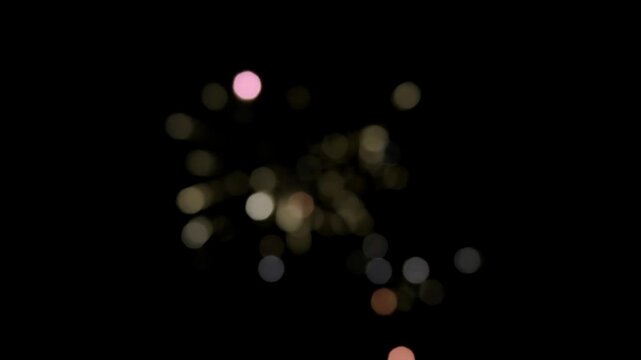 ぼかして撮影した打上花火の光　スローモーションの抽象夜景イメージ