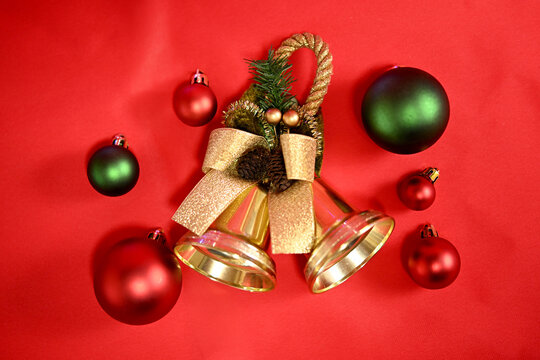 クリスマスオーナメントの金の鐘