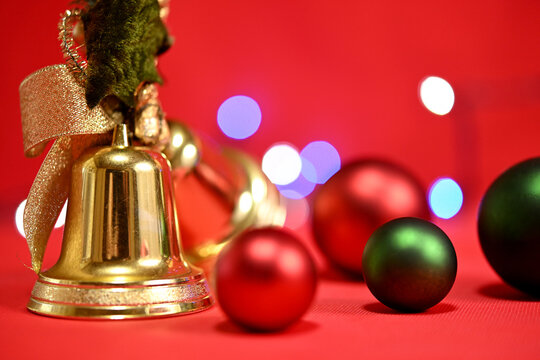 クリスマスオーナメントの金の鐘