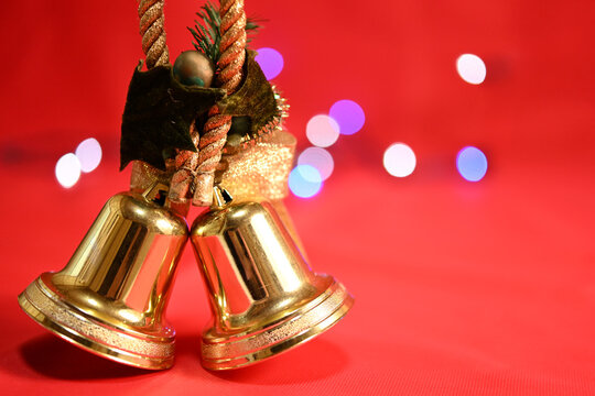クリスマスオーナメントの金の鐘