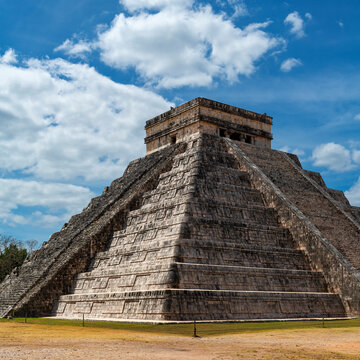 Kukulkan Pyramid, Chichen Itza, Yucatan, Mexico.
