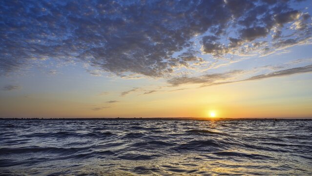 Lake D&uuml;mmer at sunset, H&uuml;de, Lower Saxony, Germany
