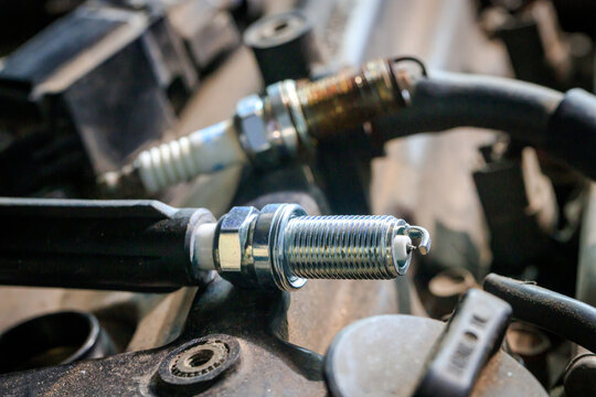 Spark plugs for gasoline engines that are old and have expired will cause incomplete combustion in the engine, in soot and dirt. Changing spark plugs can maintain and extend the life of the engine