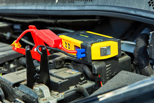 Selective focus of charging a car with electricity through cables from a compact battery