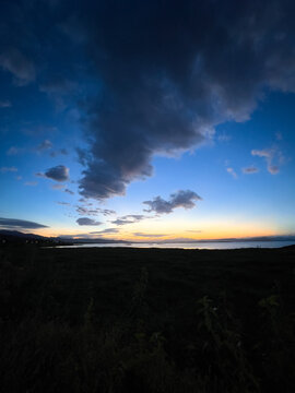 Dramatic Sunset Over the Ocean Horizon