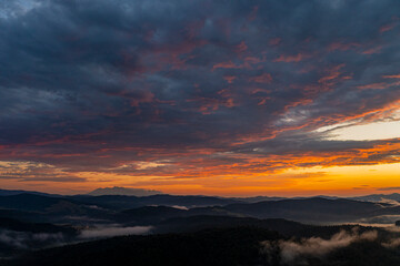 Czerwony zachód słońca, Beskid Sądecki, Muszyna, wakacje. © Maciej G. Szling