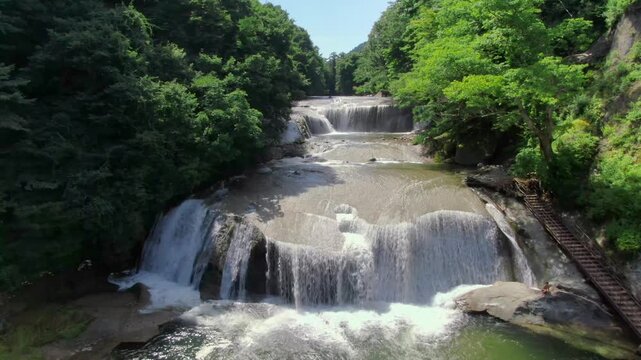 滑津大滝 宮城県七ヶ宿町の渓谷を流れる美しい滝をドローン空撮