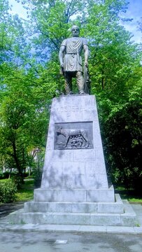 Decebal statue