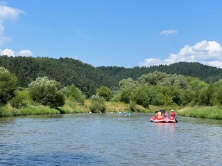 Spływ pontonowy, rzeka Poprad Muszyna. © Maciej G. Szling