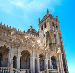 Fototapeta premium Side view of the majestic Porto Cathedral (Sé do Porto) Terreiro da Sé, Porto, Portugal
