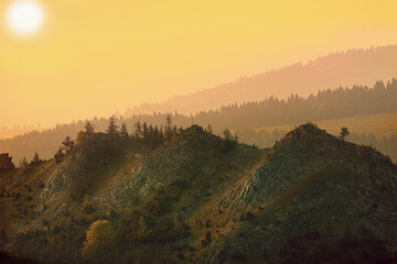  Pieniny w promieniach zachodzącego słońca. © Janusz Lipiński