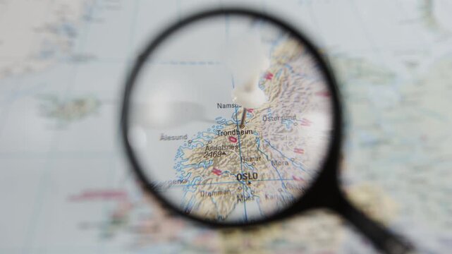 Exploring the map of Trondheim with a magnifying glass