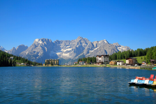 Bergmassiv mit Misurina See, Lago di Misurina, Dolomiten, Provinz Belluno, Italien, Europa