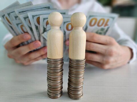 Male figures earn equal income. Career, money