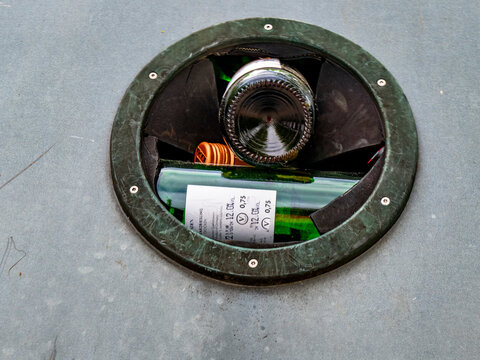 &Uuml;berf&uuml;llter Flaschencontainer
