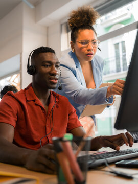 Supervisor is working together with call center specialist 
