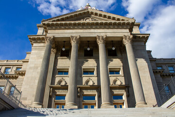 Obraz premium Low perspective highlights Boise Idaho Capital Building's imposing presence