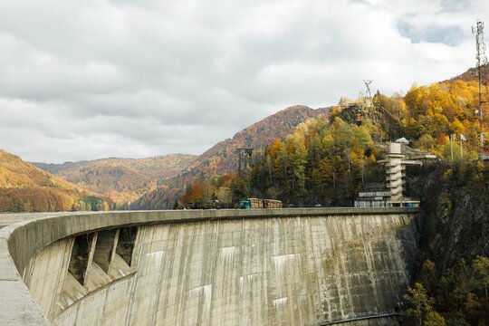 Emptying the Vidraru dam exposes the dramatic contrast of cracked mud and submerged ruins amid the stunning Arges valley. A poignant illustration of environmental change and history